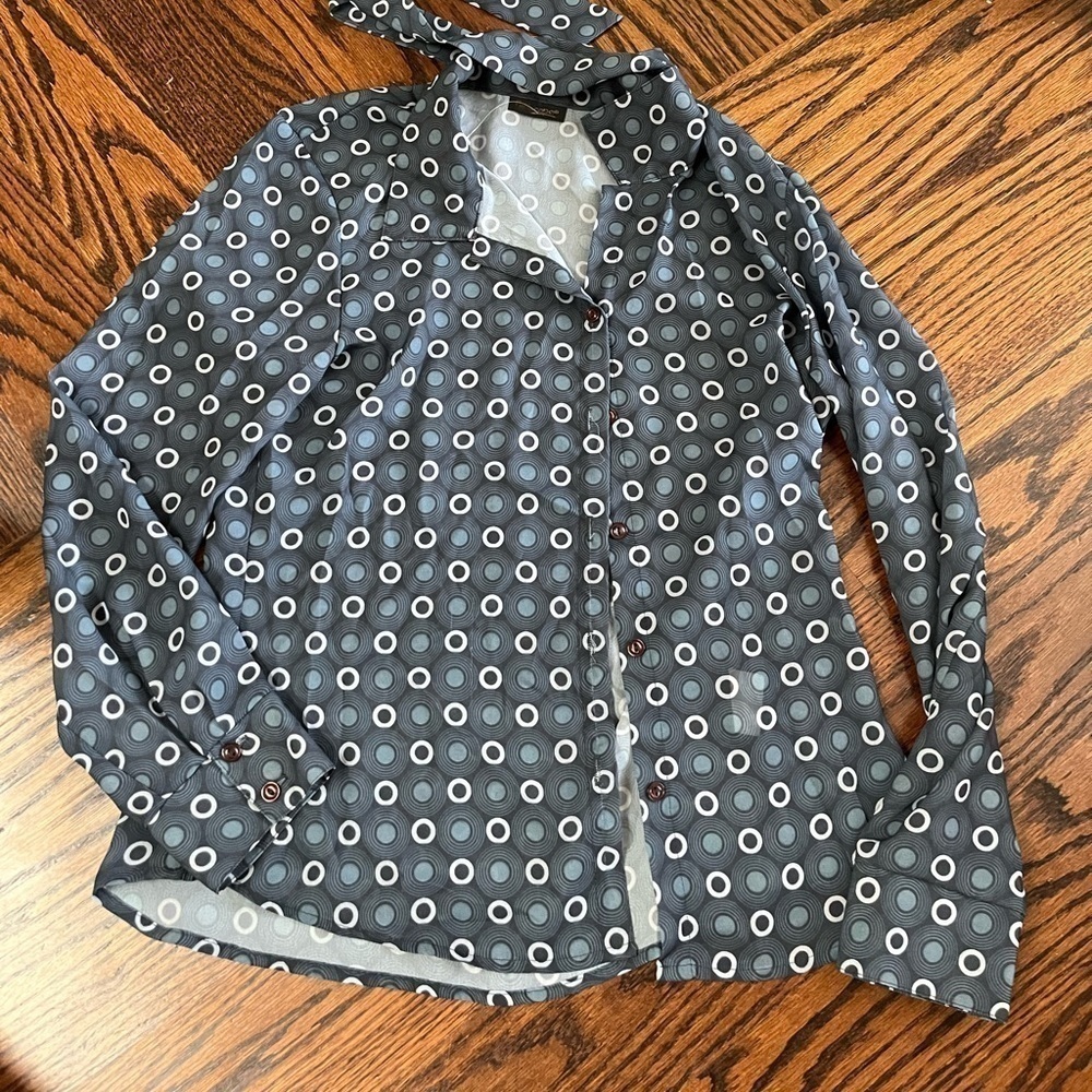 vintage blouse.  long sleeve. size medium